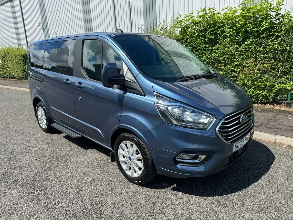 Used Ford Tourneo Titanium 130 HP (95 kW) 2023 Blue MPV