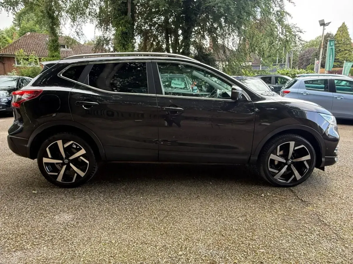Used Nissan Qashqai Tekna 113 HP (83 kW) 2018 Black SUV