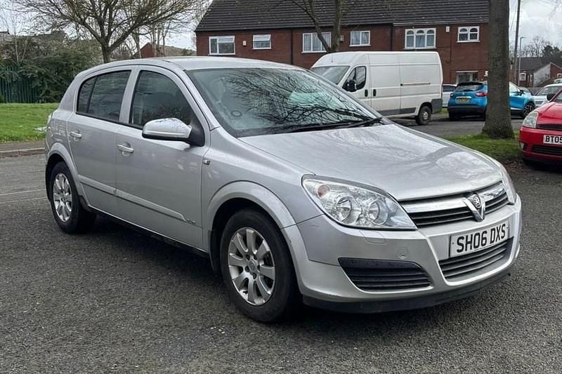 Used Vauxhall Astra Club 123 HP (90 kW) 2006 Silver Hatchback