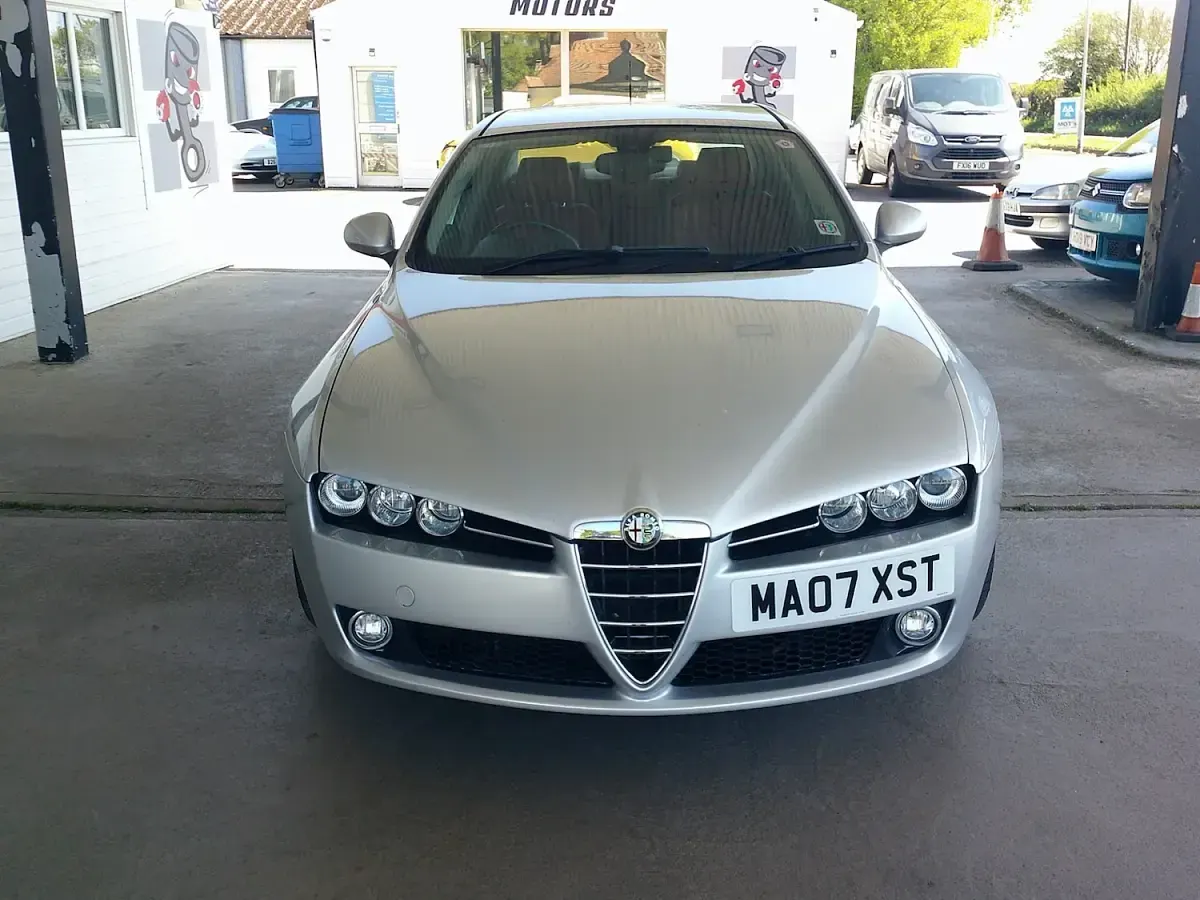 Used Alfa Romeo 159 Lusso 260 HP (191 kW) 2007 Silver Sedan