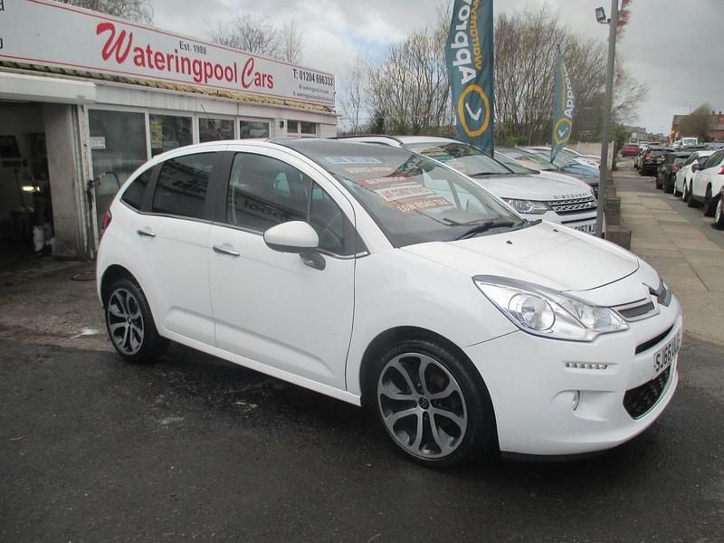 Begagnad Citroën C3 Platinum 2016 Vit Halvkombi