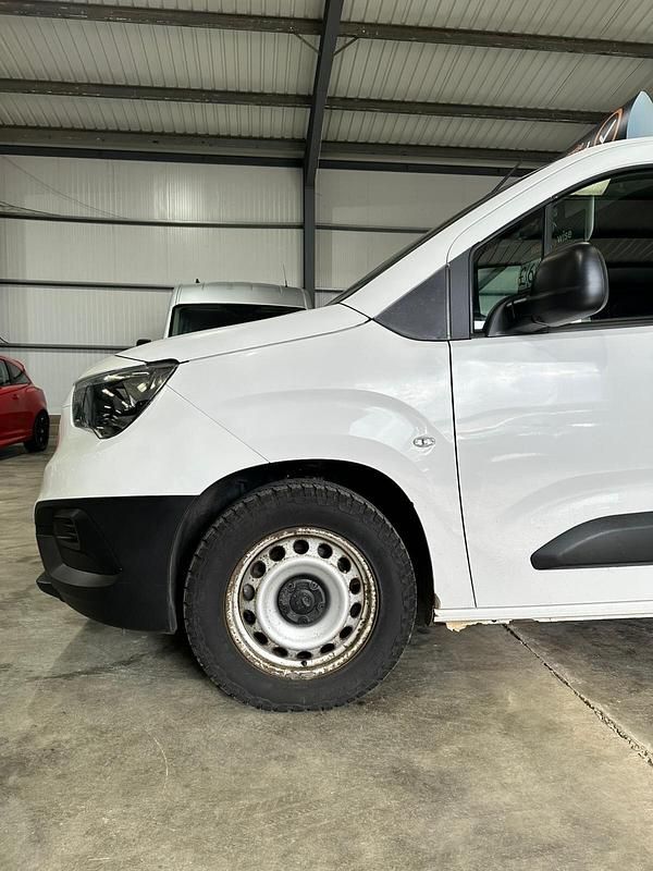 Used Vauxhall Combo Edition 100 HP (73 kW) 2020 White MPV