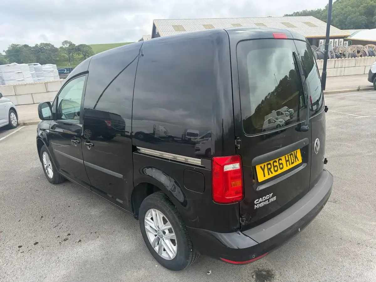 Used VW Caddy Highline 102 HP (75 kW) 2016 Black MPV