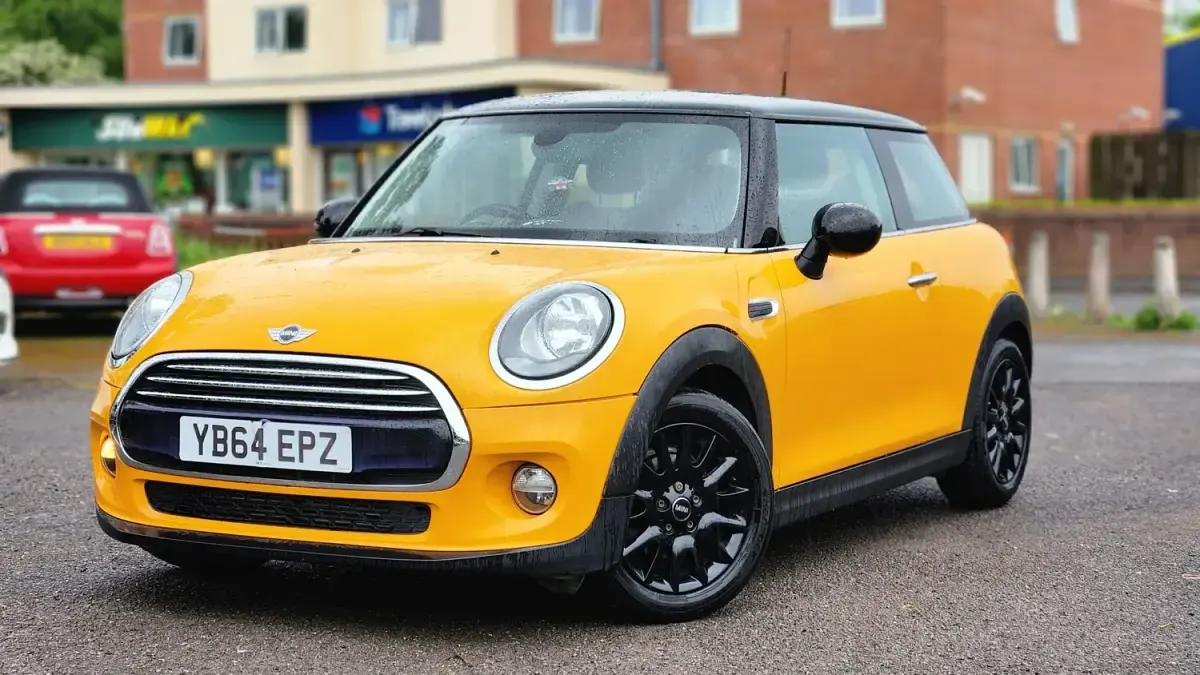 Usado Mini Cooper D Hatch 116 HP (85 kW) 2015 Laranja Citadino