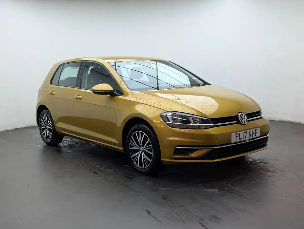 Used VW Golf VII SE 125 HP (91 kW) 2017 Yellow Hatchback