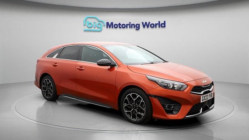 Used Kia ProCeed GT-Line 158 HP (116 kW) 2023 Orange Estate