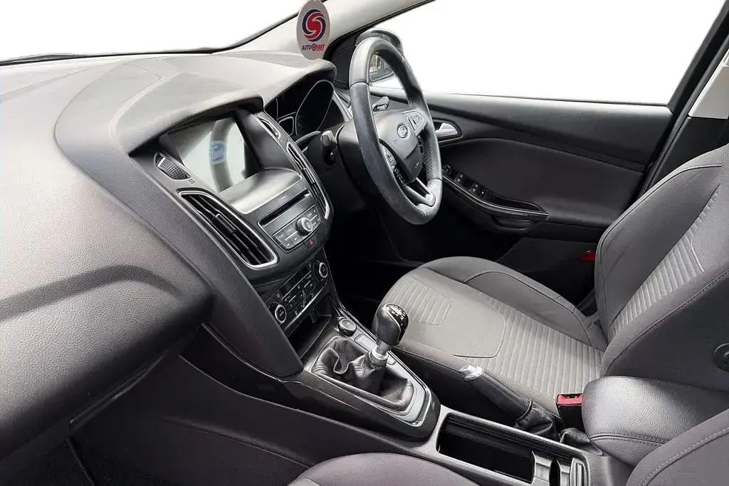 Used Ford Focus Titanium 150 HP (110 kW) 2017 Grey Hatchback