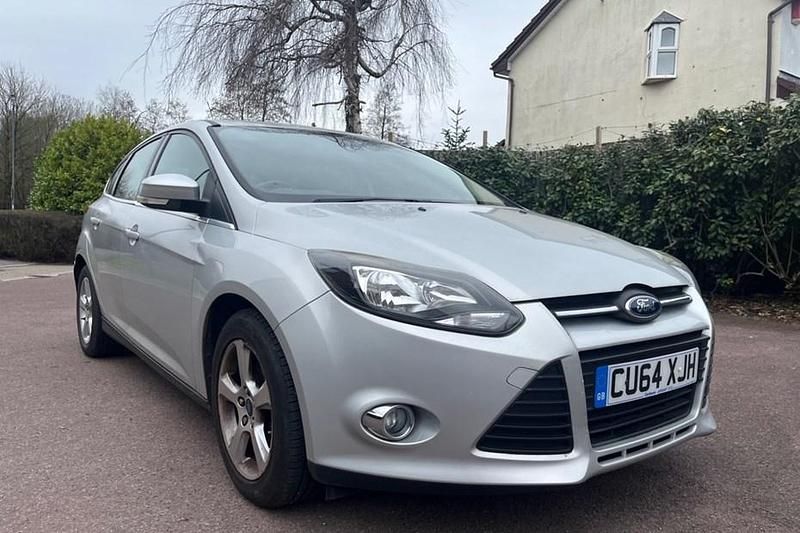 Used Ford Focus Zetec 125 HP (91 kW) 2014 Silver Hatchback