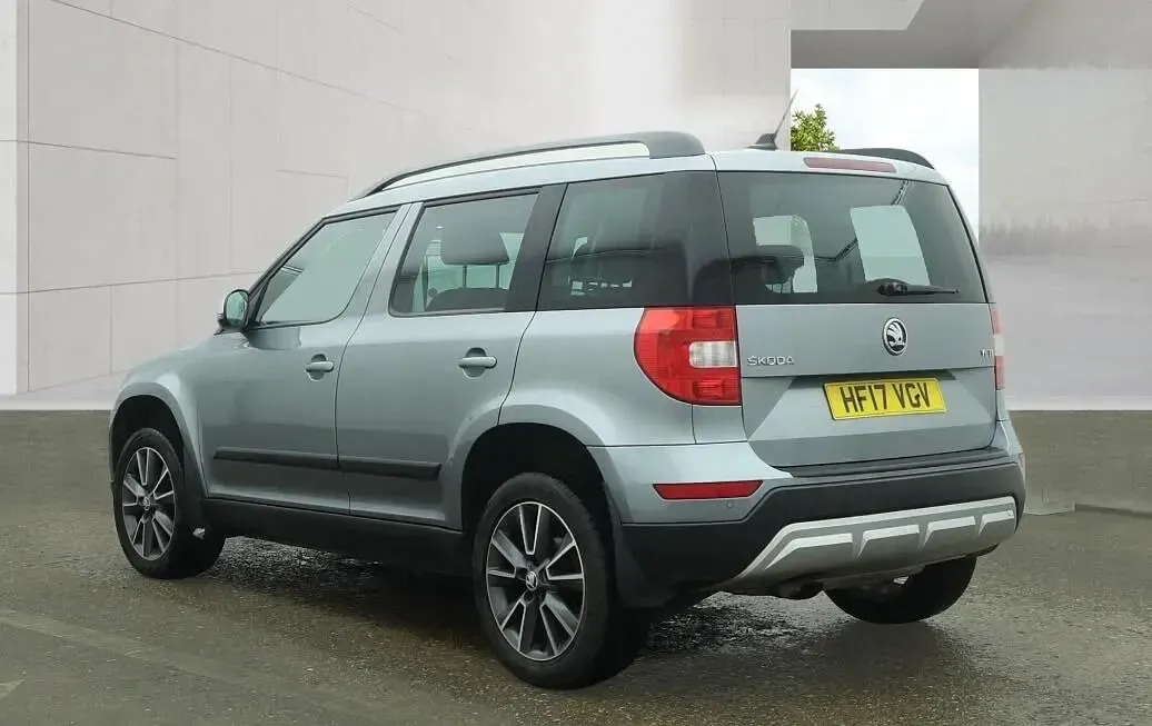 Used Skoda Yeti SE Drive 110 HP (80 kW) 2017 Grey SUV