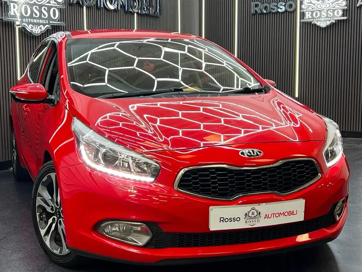 Used Kia Ceed 2015 Red Hatchback