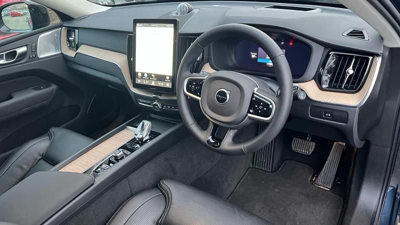 Used Volvo XC60 Ultra 250 HP (183 kW) 2025 Denim blue SUV