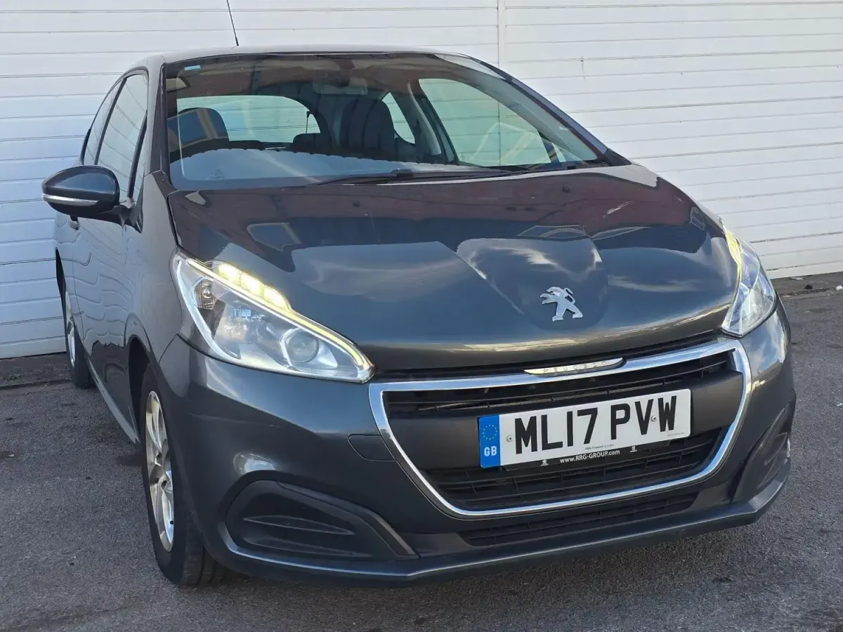 Usado Peugeot 208 Active 2017 Gris Utilitario