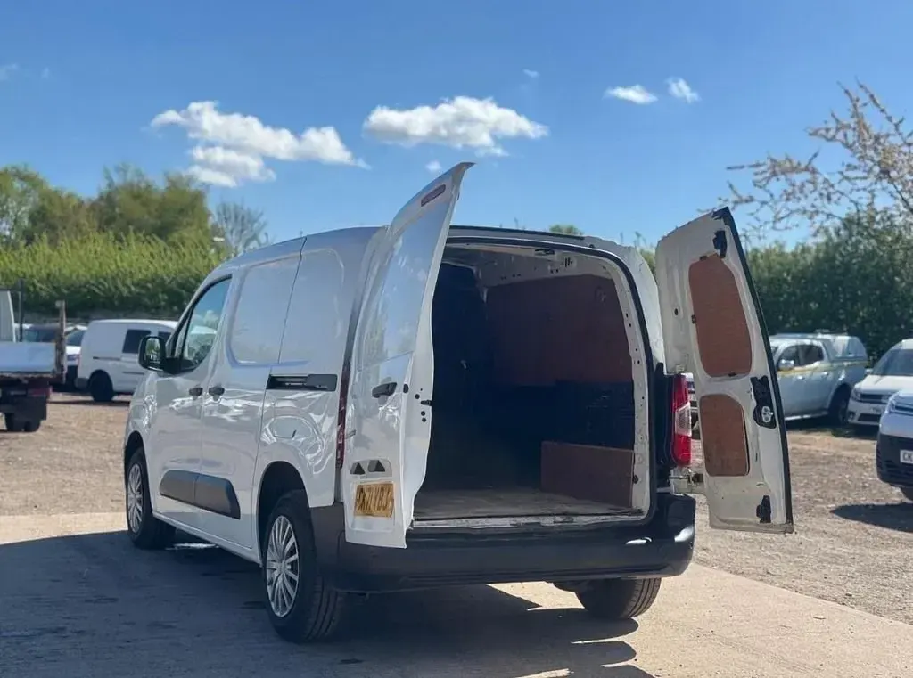 Used Citroën Berlingo 75 HP (55 kW) 2021 White MPV