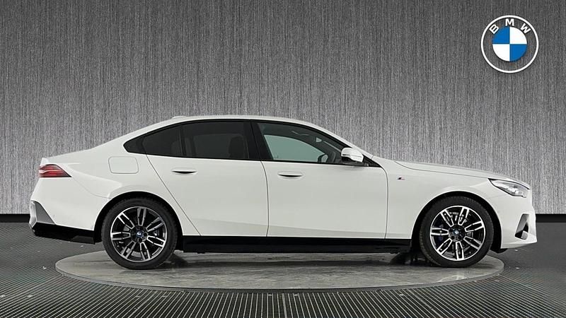 Used BMW 530e M Sport 295 HP (216 kW) 2024 White Sedan