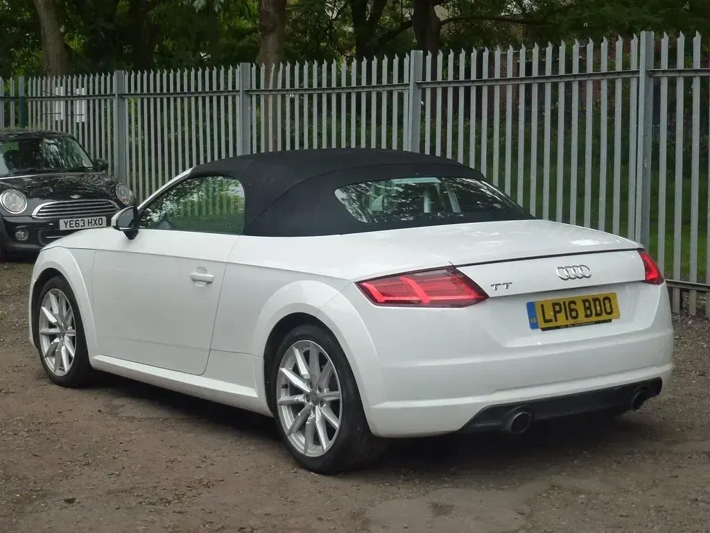 Used Audi TT Roadster Sport 180 HP (132 kW) 2016 White Cabriolet