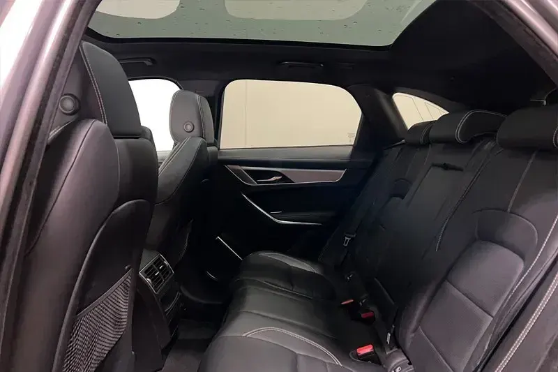 Używany Jaguar F-Pace R-Dynamic 201 KM (147 kW) 2021 Szary SUV