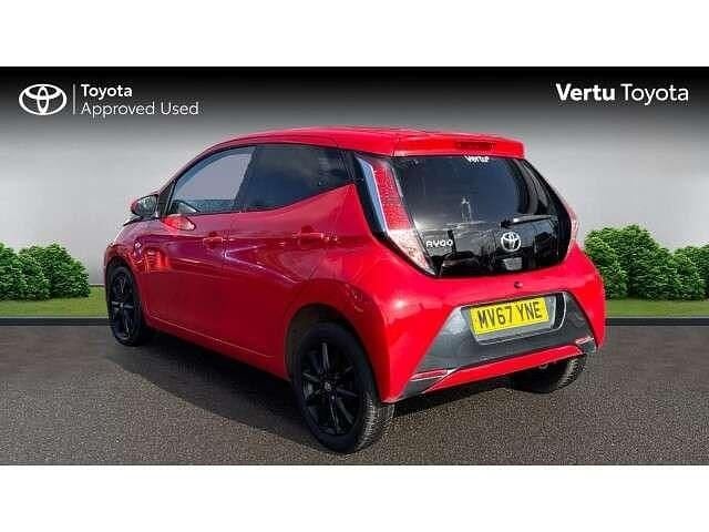 Used Toyota Aygo x-style 69 HP (50 kW) 2017 Red Hatchback