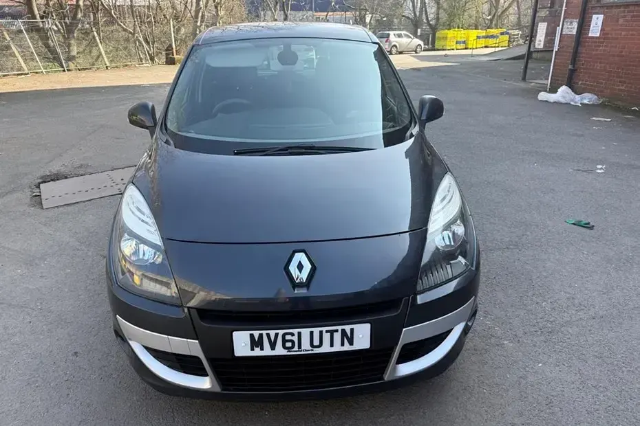 Used Renault Scénic III Dynamique 128 HP (94 kW) 2011 Grey MPV