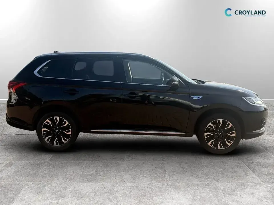 Used Mitsubishi Outlander P-HEV 2017 Black Estate