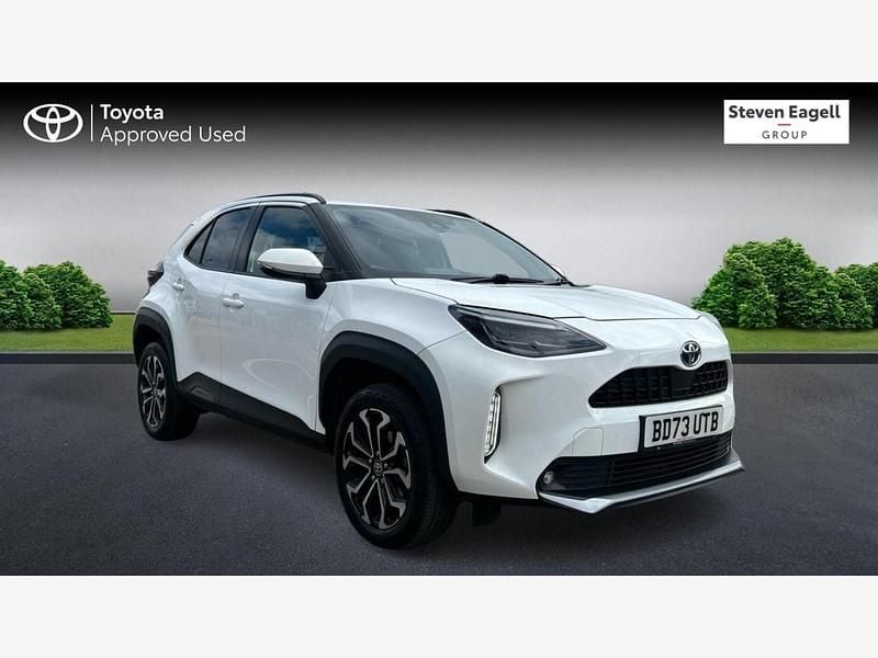 White Used 2023 Toyota Yaris Hybrid Design Hatchback | £20,734 (Expensive) - Image 1/3