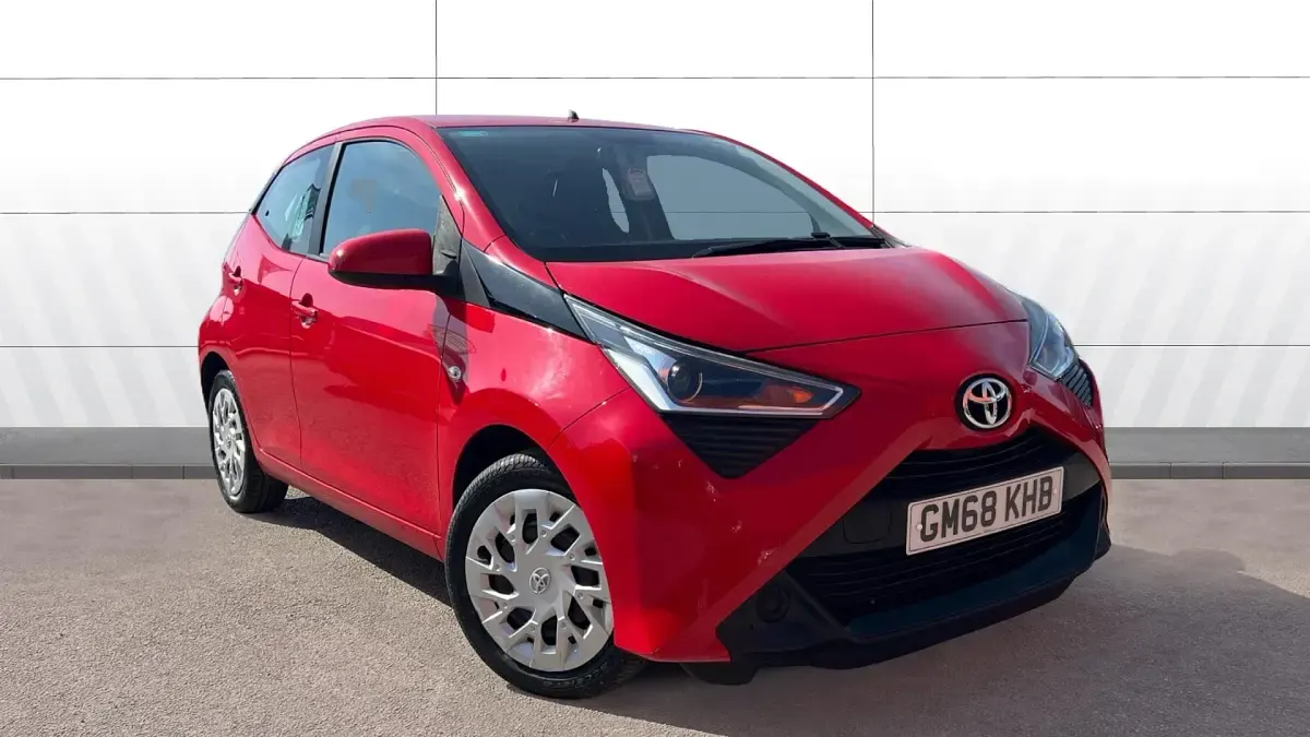 Used Toyota Aygo X-play 72 HP (52 kW) 2019 Hatchback
