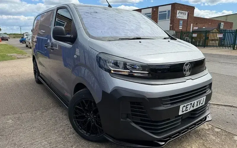 Usado Vauxhall Vivaro 120 HP (88 kW) 2026 Monovolume