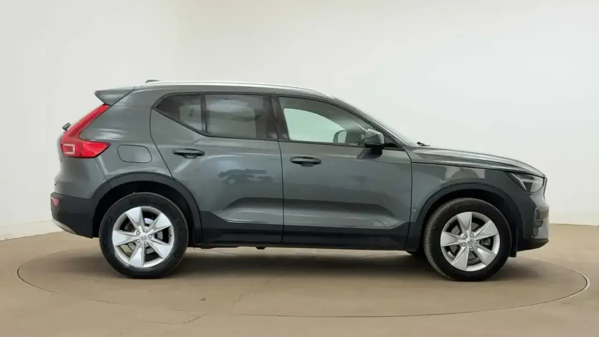 Used Volvo XC40 Core 161 HP (118 kW) 2025 Green SUV