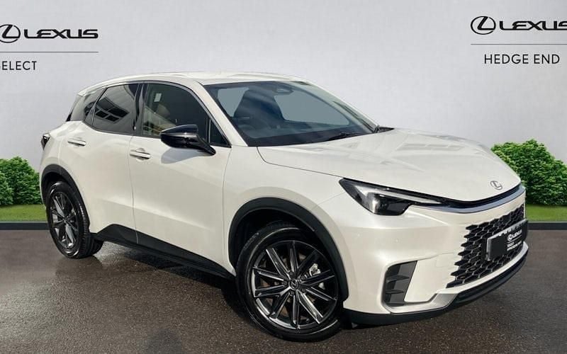 Used 2026 Lexus LBX SUV | £31,690 (Fair price) - Image 1/2