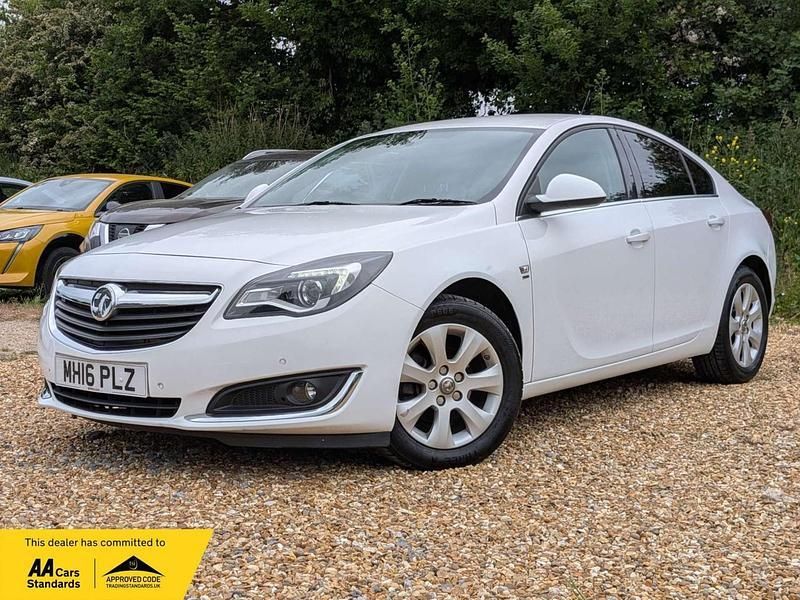 White Used 2016 Vauxhall Insignia SRi Hatchback | £7,495 (Fair price) - Image 1/4