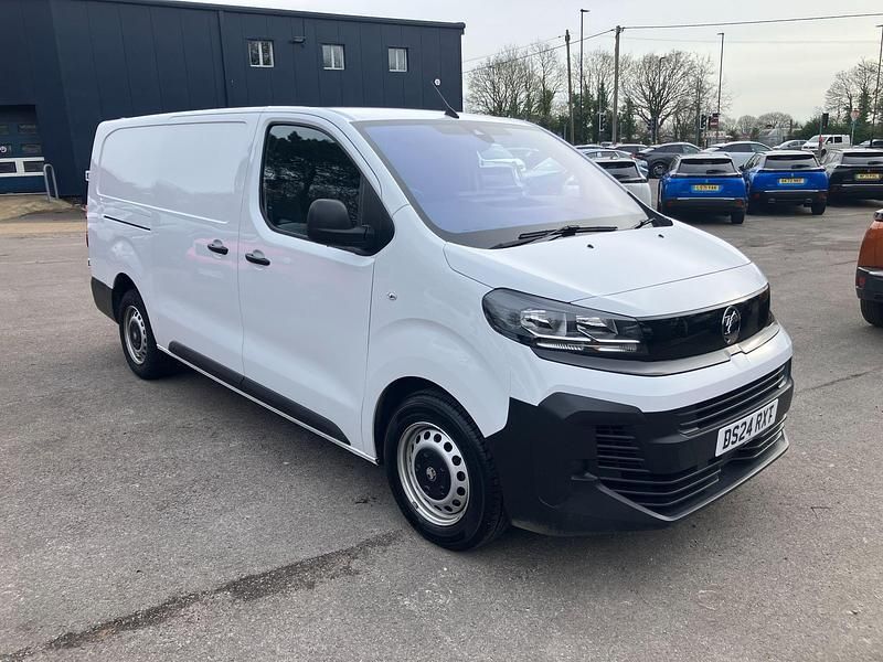 Used Vauxhall Vivaro 145 HP (106 kW) 2024 White MPV