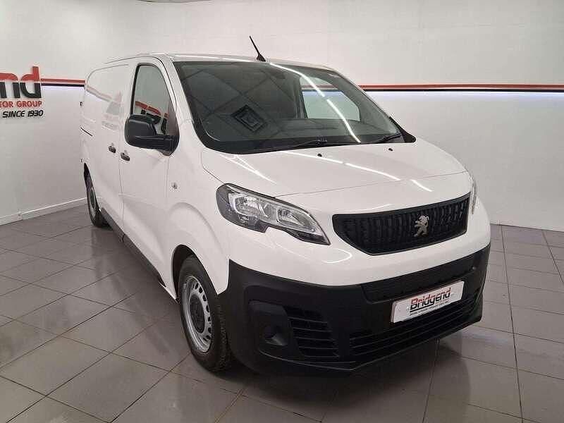 Used Peugeot e-Expert 100 kW (136 HP) 2022 White Van