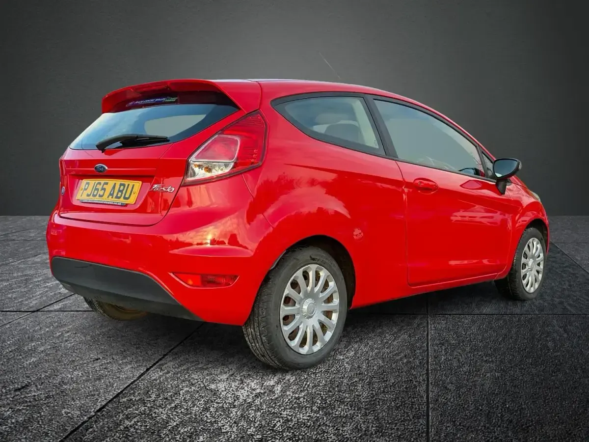 Used Ford Fiesta Style 82 HP (60 kW) 2015 Red Hatchback