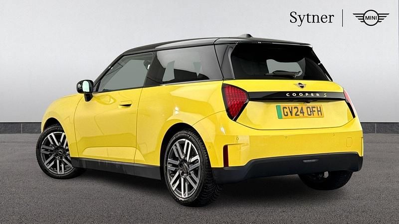 Usado Mini Cooper SE Hatch 158 kW (215 CV) 2024 Amarillo Utilitario