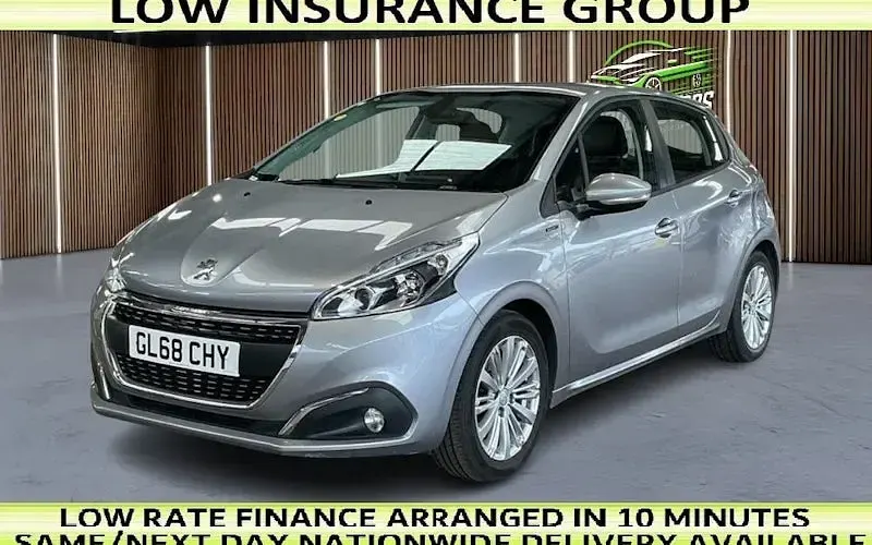 Used Peugeot 208 Signature Sky 82 HP (60 kW) 2019 Hatchback
