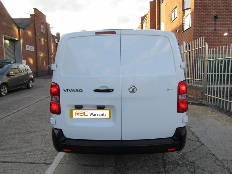 Used Vauxhall Vivaro 100 HP (73 kW) 2020 White MPV