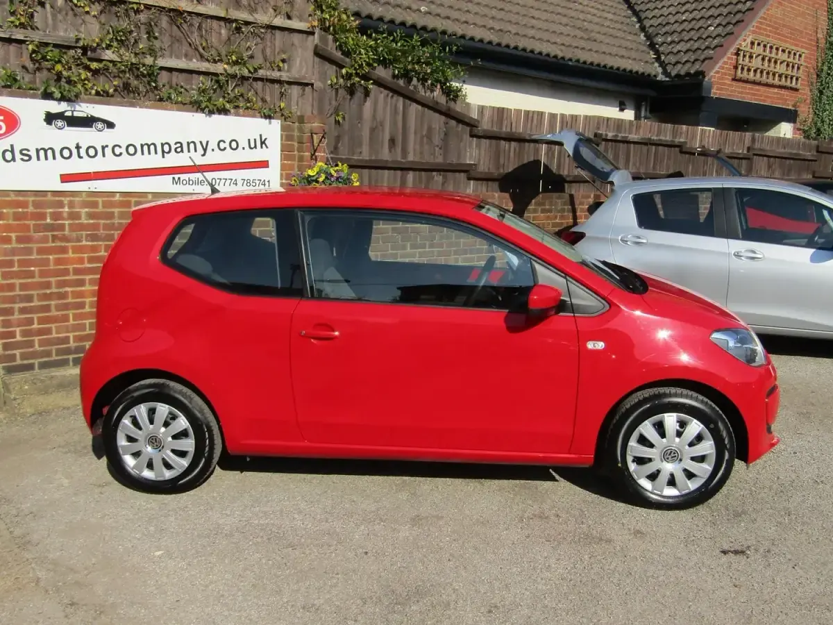 Used VW up! move up! 60 HP (44 kW) 2015 Red Hatchback