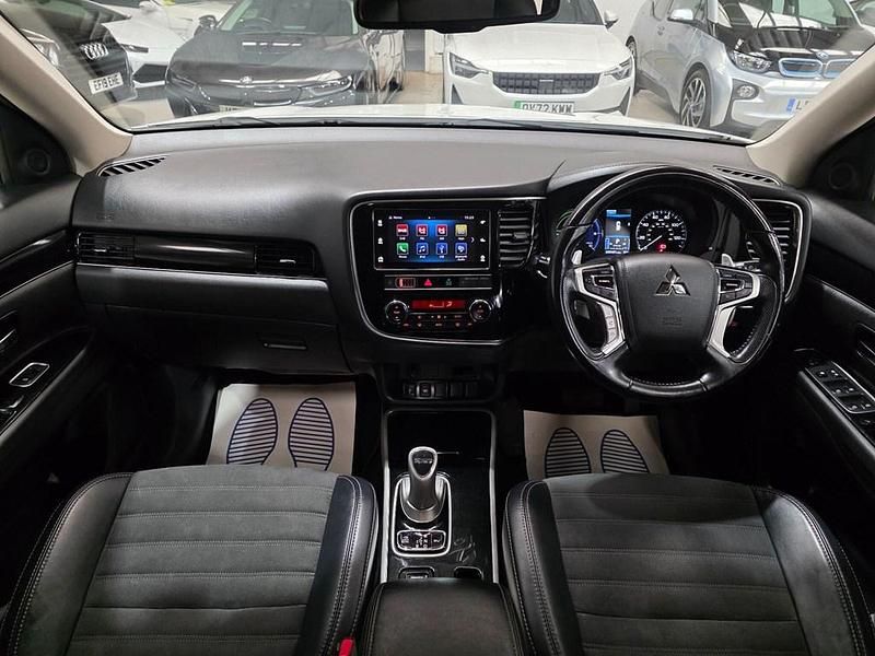 Używany Mitsubishi Outlander P-HEV 2019 Biały SUV