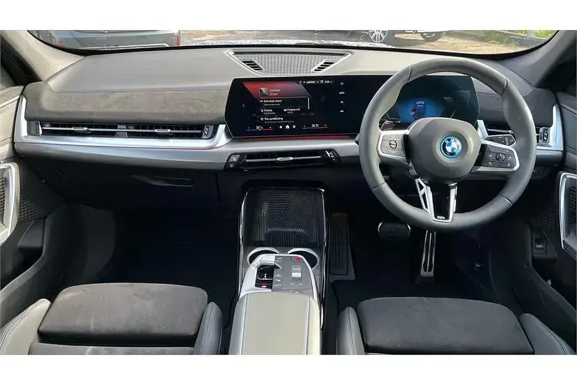 Begagnad BMW iX1 Luxury Line 150 kW (204 HK) 2026 Blå SUV