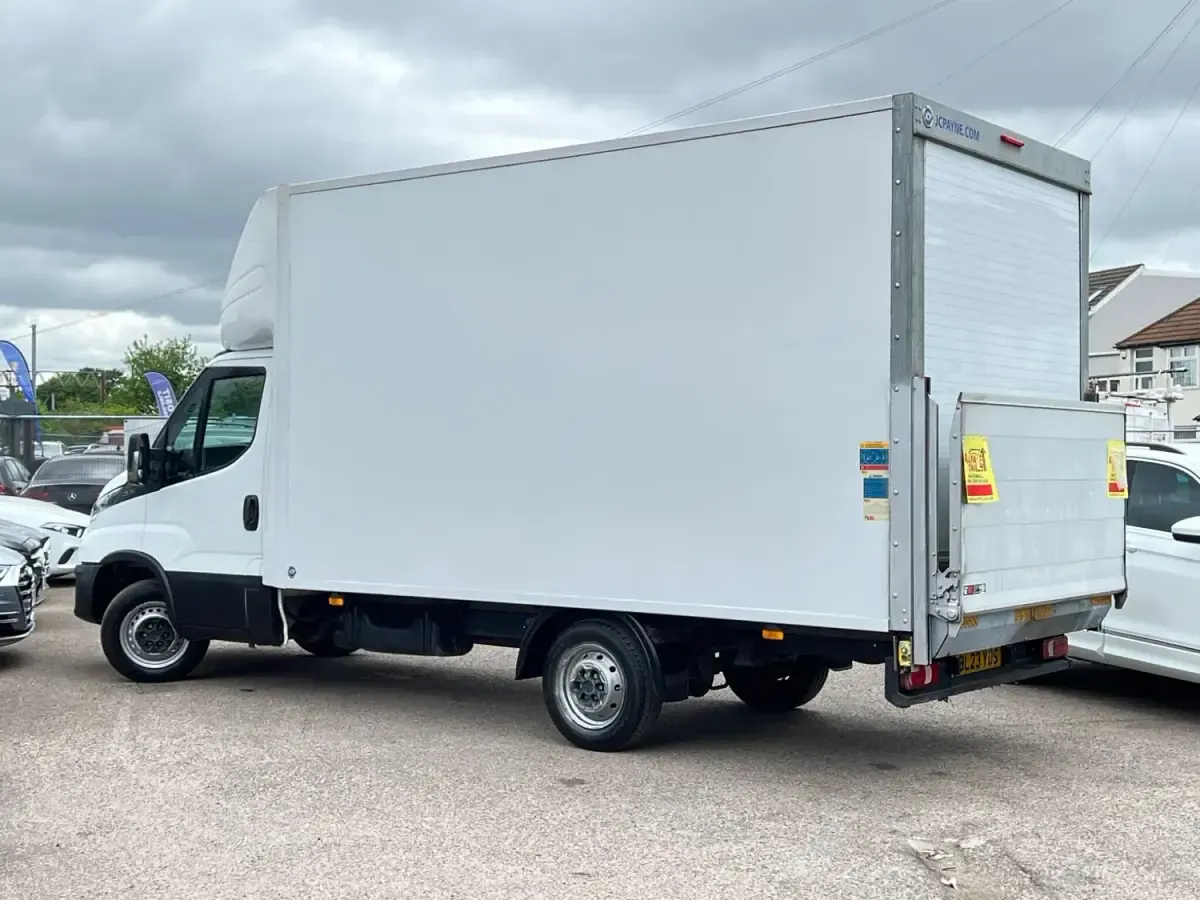 Begagnad Iveco Daily 2023 Vit Cab