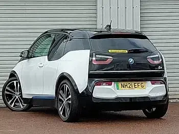 Begagnad BMW i3 Comfort Edition 135 kW (184 HK) 2021 Vit Halvkombi