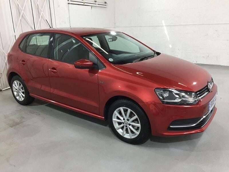 Begagnad VW Polo SE 90 HK (66 kW) 2015 Röd Halvkombi