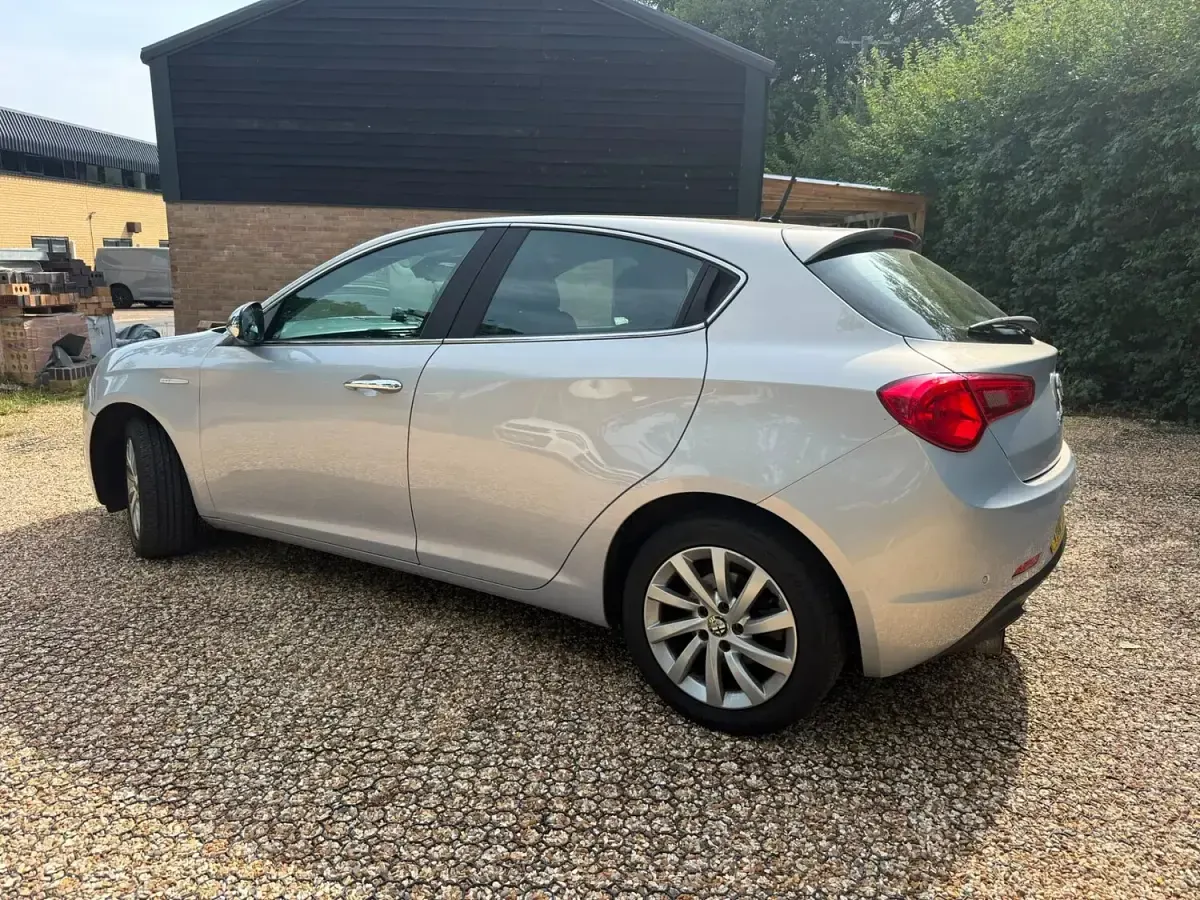 Used Alfa Romeo Giulietta Distinctive 170 HP (125 kW) 2014 White Hatchback
