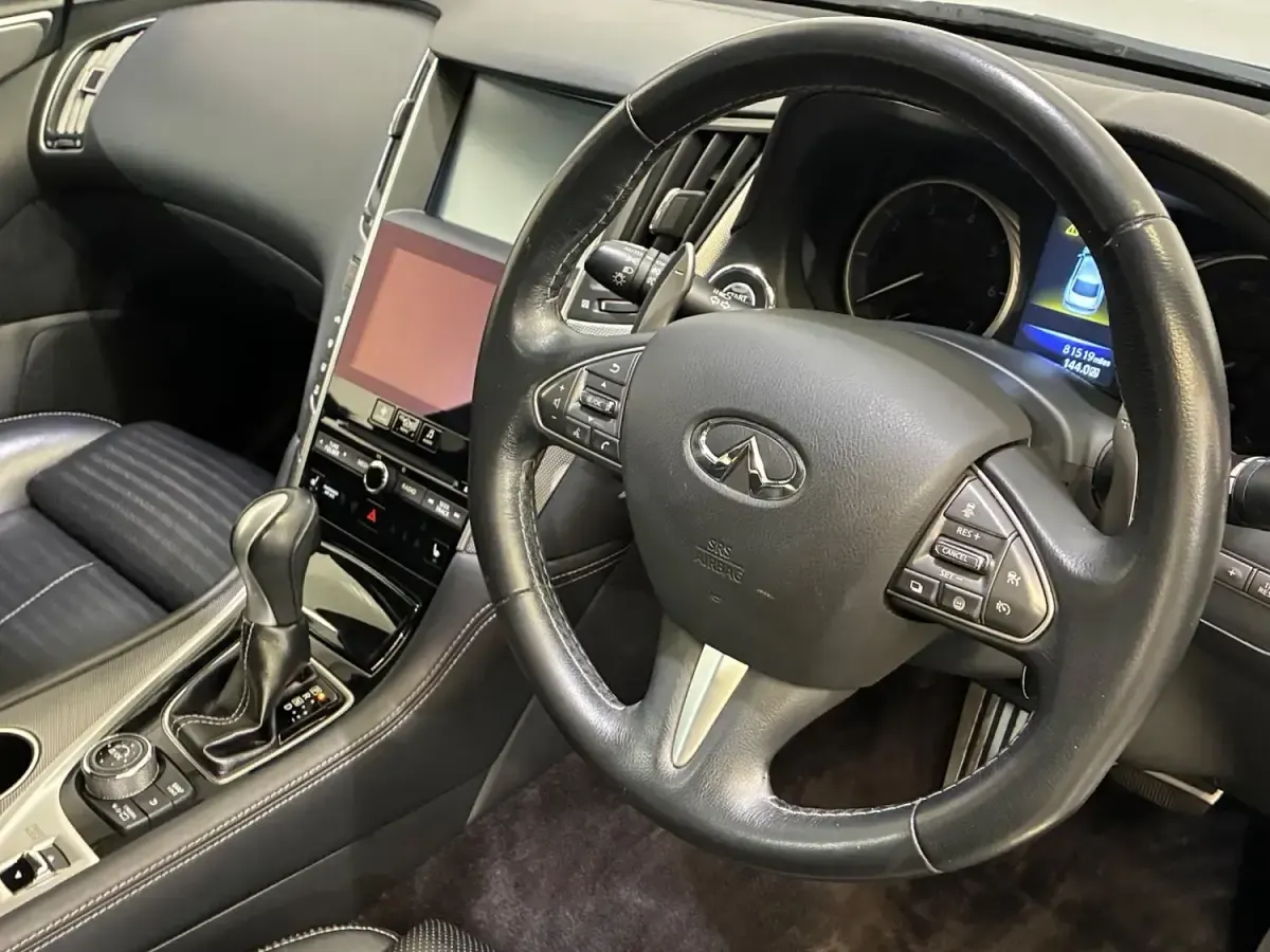 Used Infiniti Q50 Sport Tech 170 HP (125 kW) 2015 Silver Sedan
