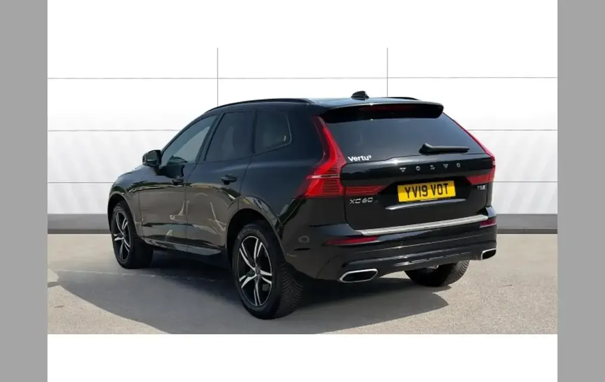Used Volvo XC60 R-Design 250 HP (183 kW) 2019 Black SUV