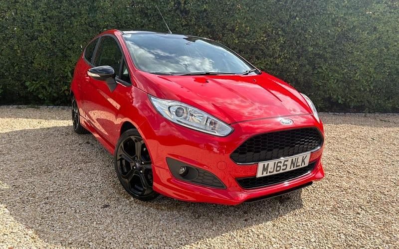 Red Used 2015 Ford Fiesta Zetec Hatchback | £4,950 (Good price) - Image 1/4