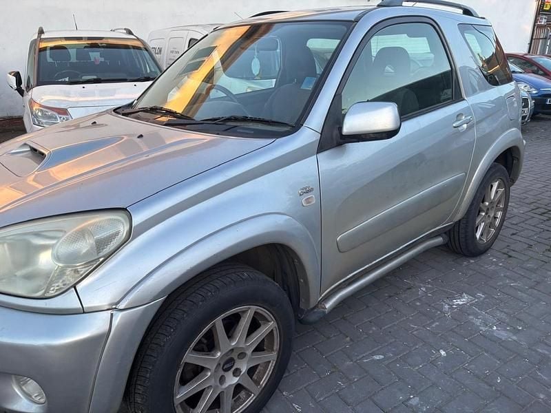 Usado Toyota RAV4 116 HP (85 kW) 2005 Prateado SUV