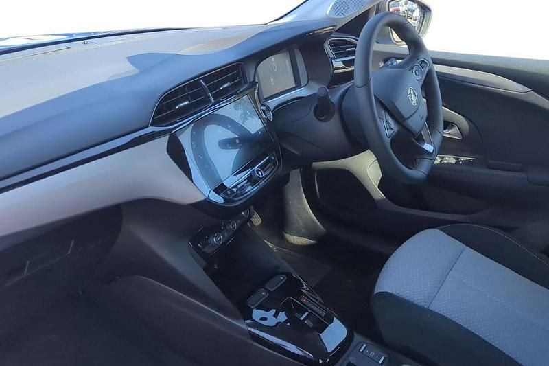 Second-hand Vauxhall Corsa-e Design Edition 100 kW (136 CP) 2024 Albastru Hatchback