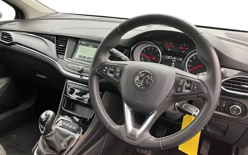 Second-hand Vauxhall Astra SRi 200 CP (147 kW) 2018 Argintiu Hatchback
