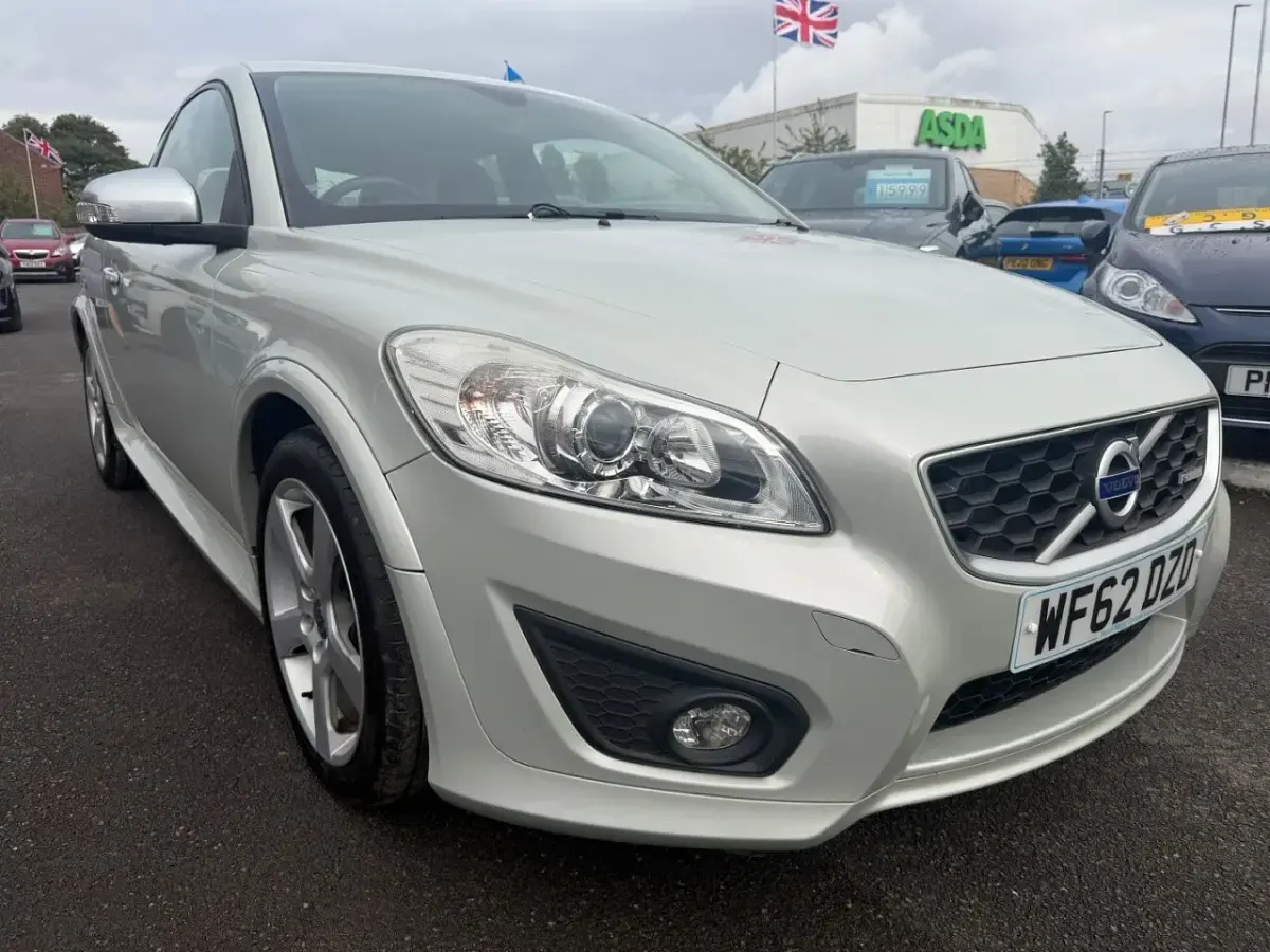 Used Volvo C30 R-Design 145 HP (106 kW) 2012 White Hatchback