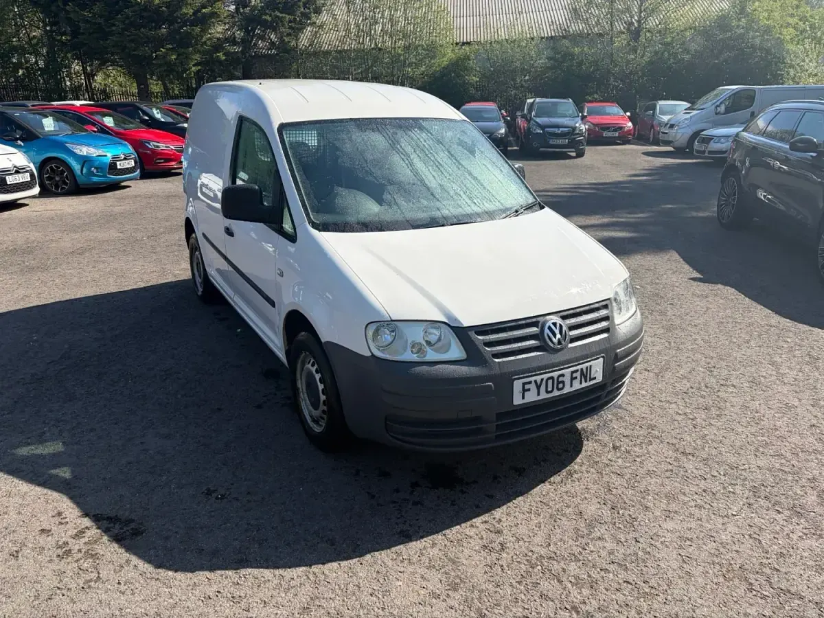 Usado VW Caddy 69 HP (50 kW) 2006 Branco Monovolume